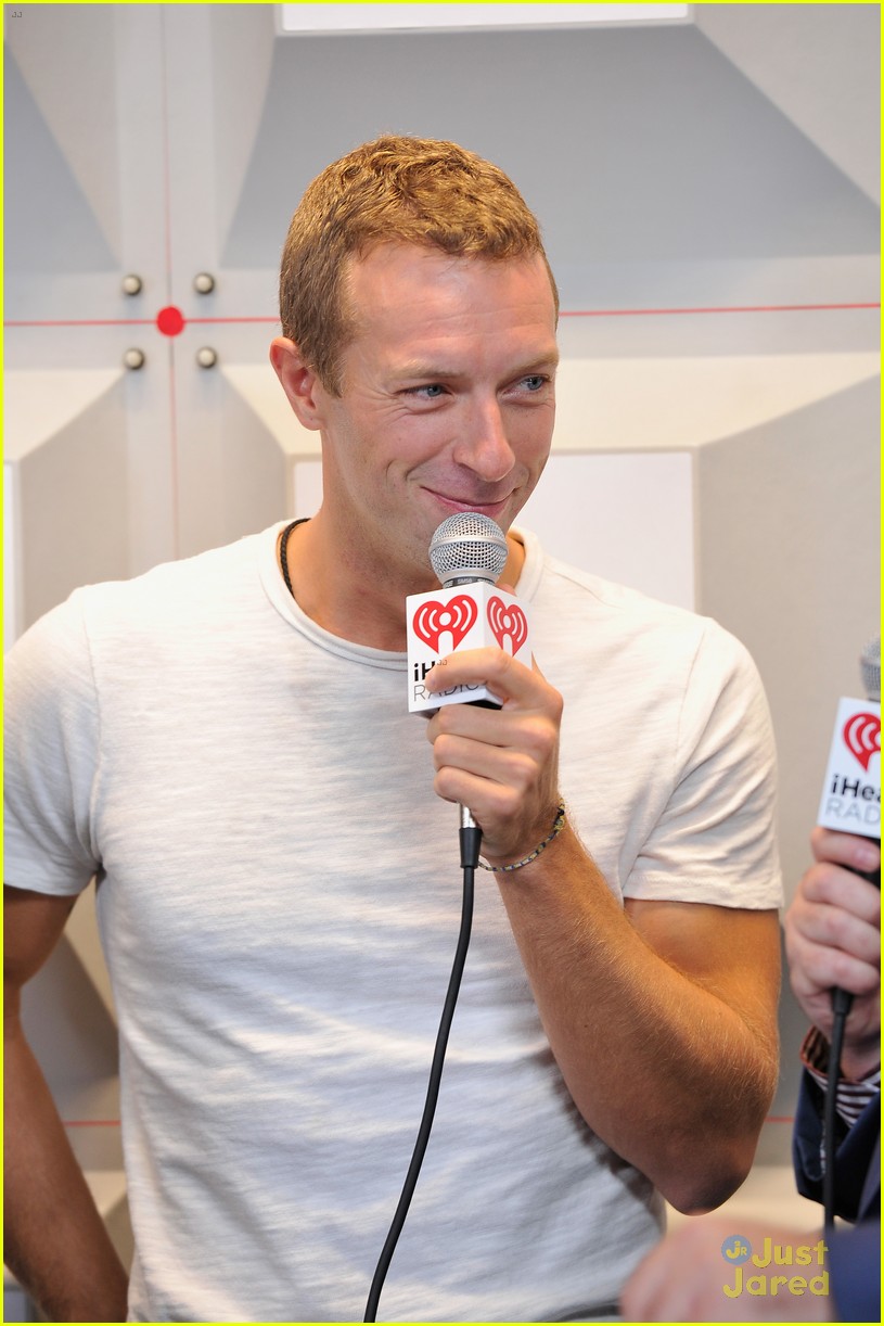 Jennifer Lawrence Pictured with Chris Martin for First Time!