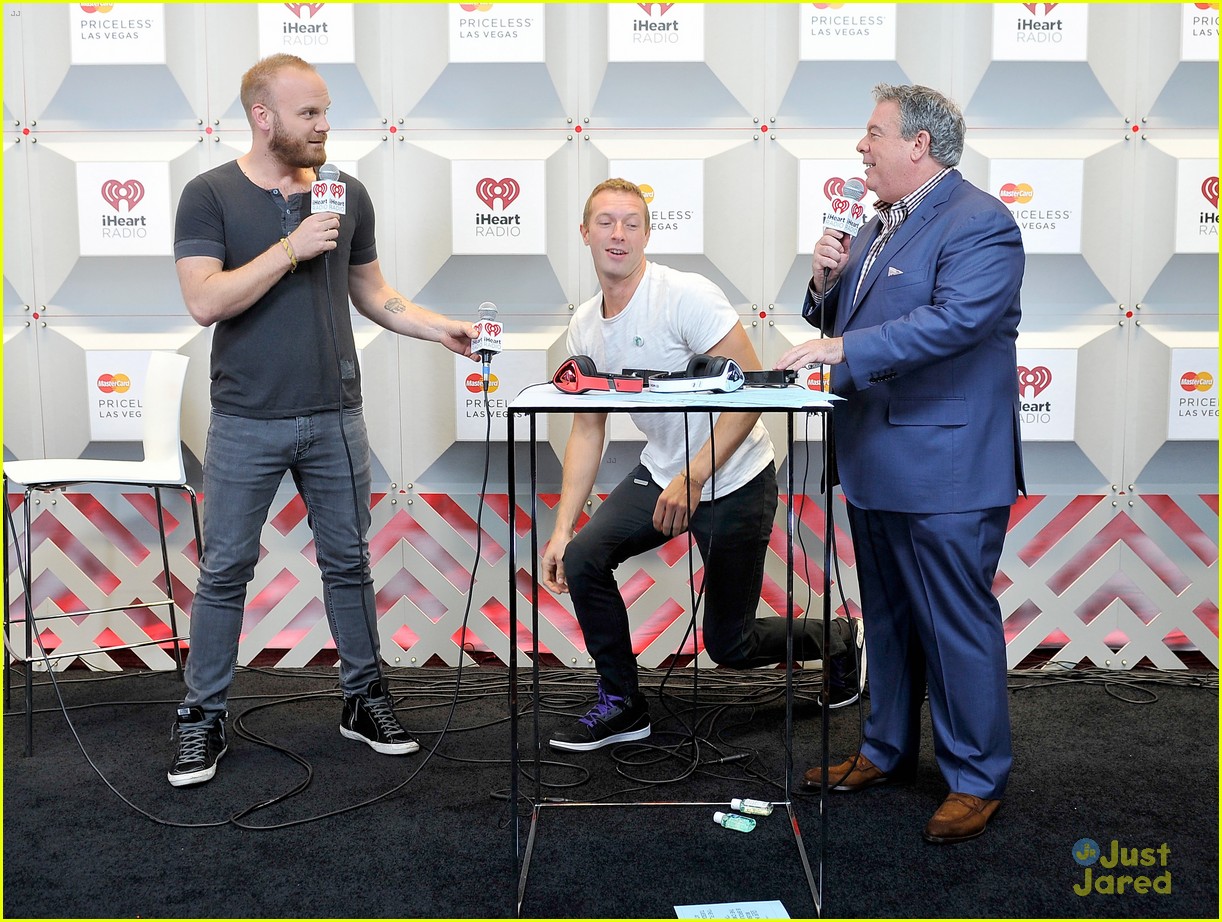 Jennifer Lawrence Pictured with Chris Martin for First Time!