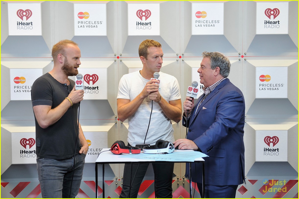 Jennifer Lawrence Pictured with Chris Martin for First Time!