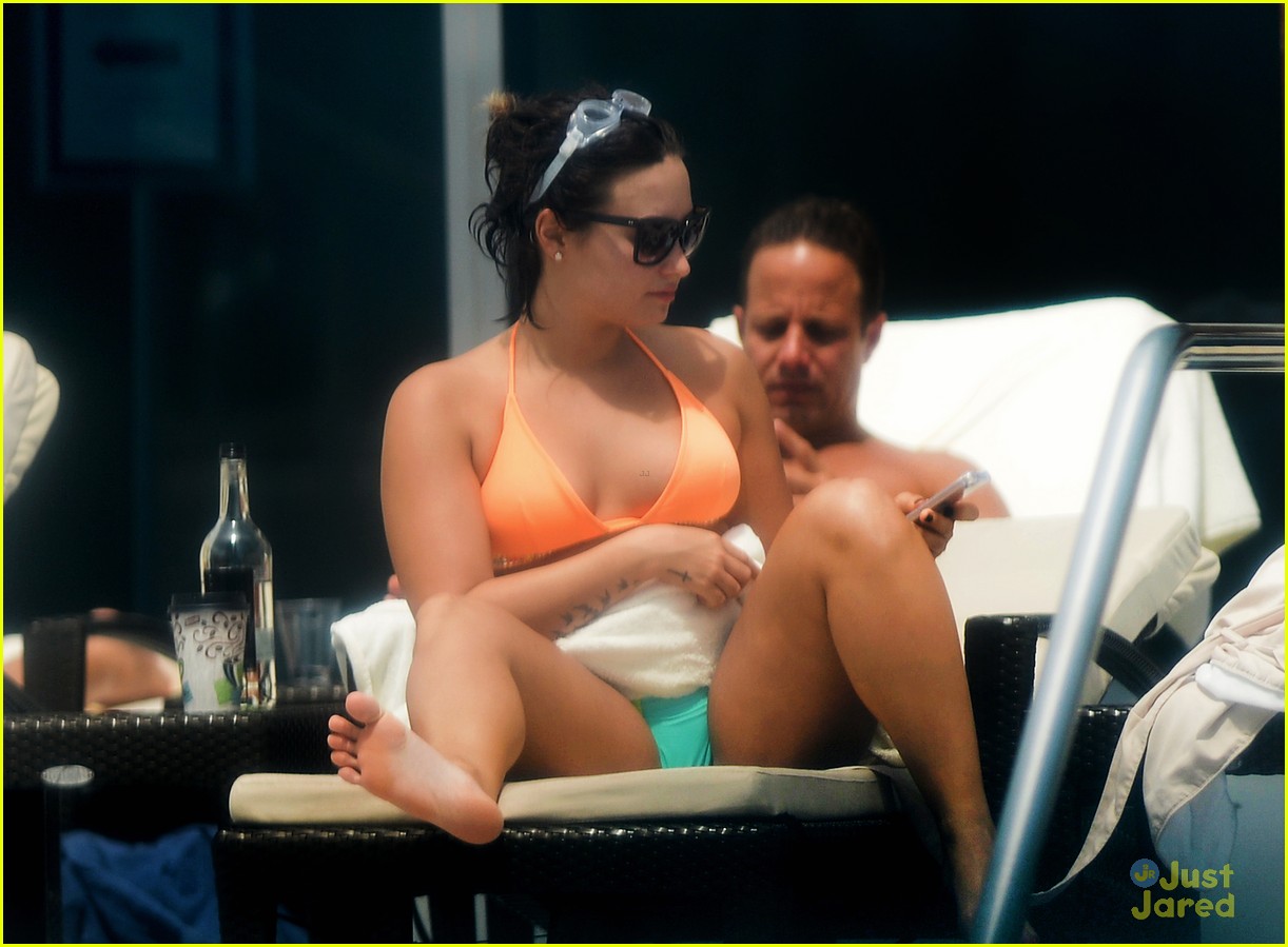 Demi Lovato Displays Her Fabulous Bikini Body in Miami
