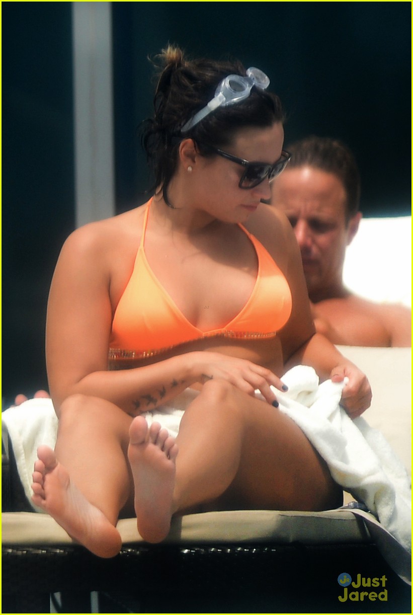 Demi Lovato Displays Her Fabulous Bikini Body in Miami