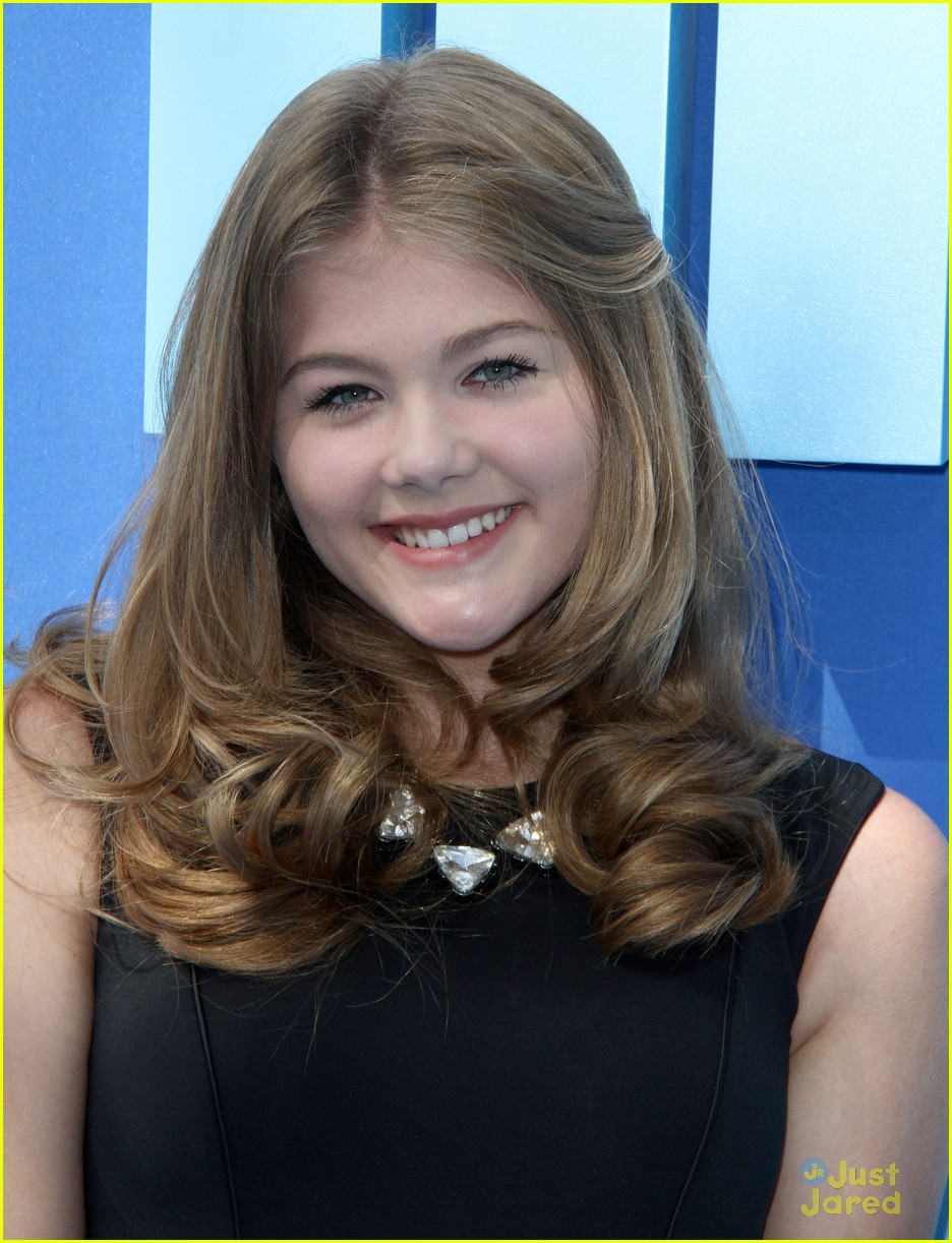 Amy Purdy & Bethany Hamilton Get All Dressed Up for 'Dolphin Tale 2' Premiere!