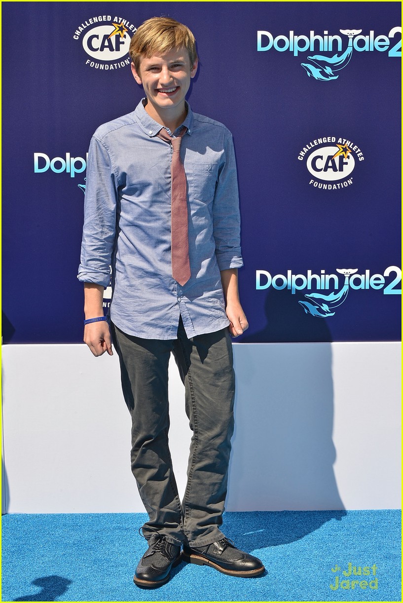 Benjamin Stockham & Paris Berelc Stop By the 'Dolphin Tale 2' Premiere!