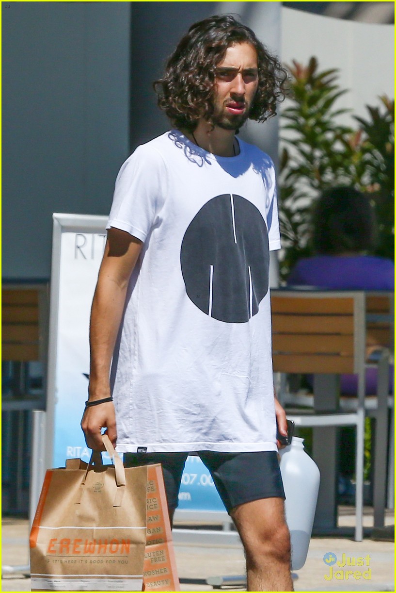 Willow Smith Covers King Krule’s 'Easy Easy' - Listen Now!