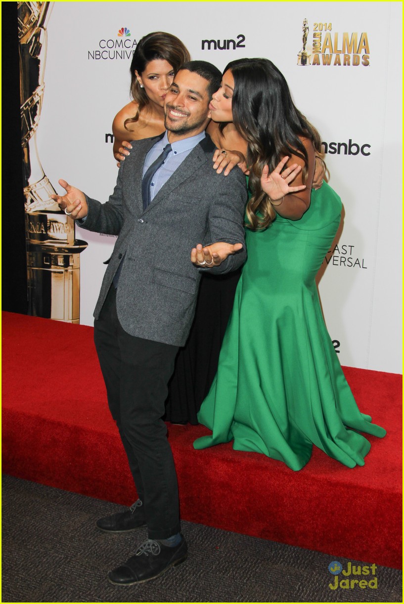 Gina Rodriguez Makes Us Do A Double Take at ALMA Awards 2014