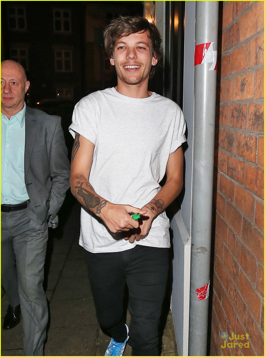 One Direction's Louis Tomlinson & Harry Styles Enjoy The Night Out In Separate Countries