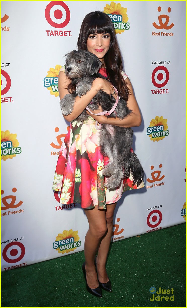 Bella Thorne & Jenna Ushkowitz Get Cozy with Puppies for Charity!