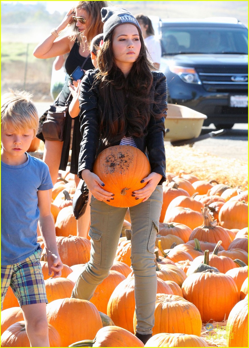 Kelli Berglund Tries To Balance A Pumpkin On Her Head!