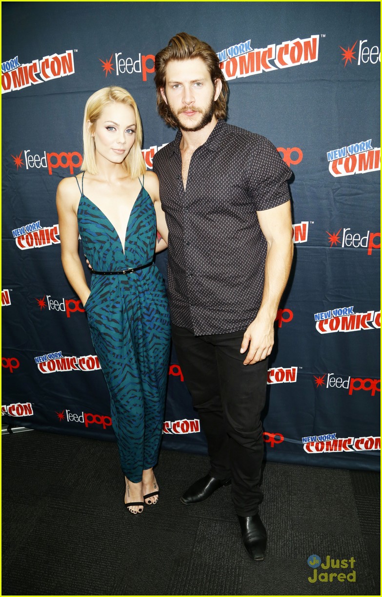 Laura Vandervoort Heads Home For Thanksgiving After NY Comic Con