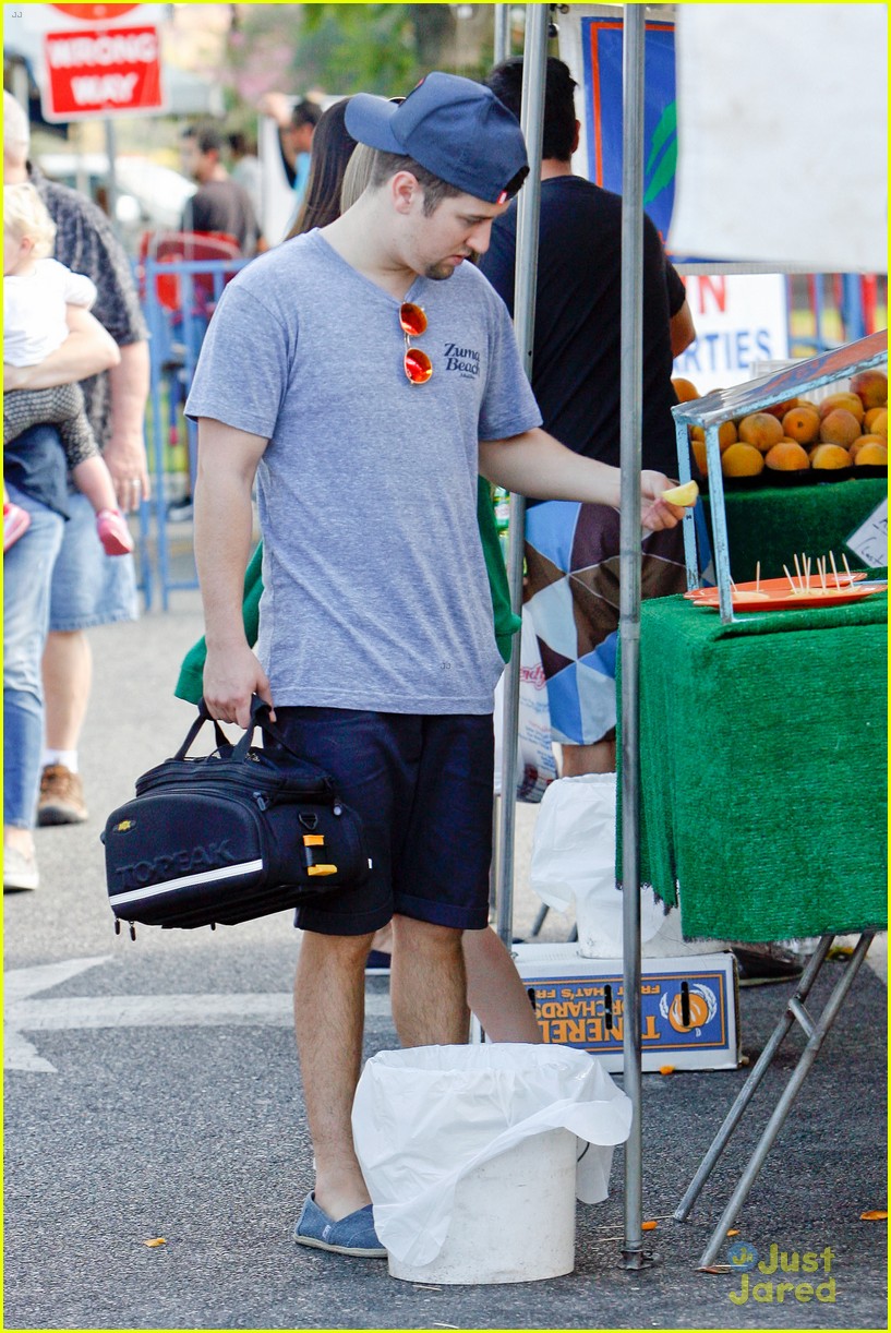 New Couple Alert! Logan Henderson & Makenzie Vega Pack on the PDA While Shopping!