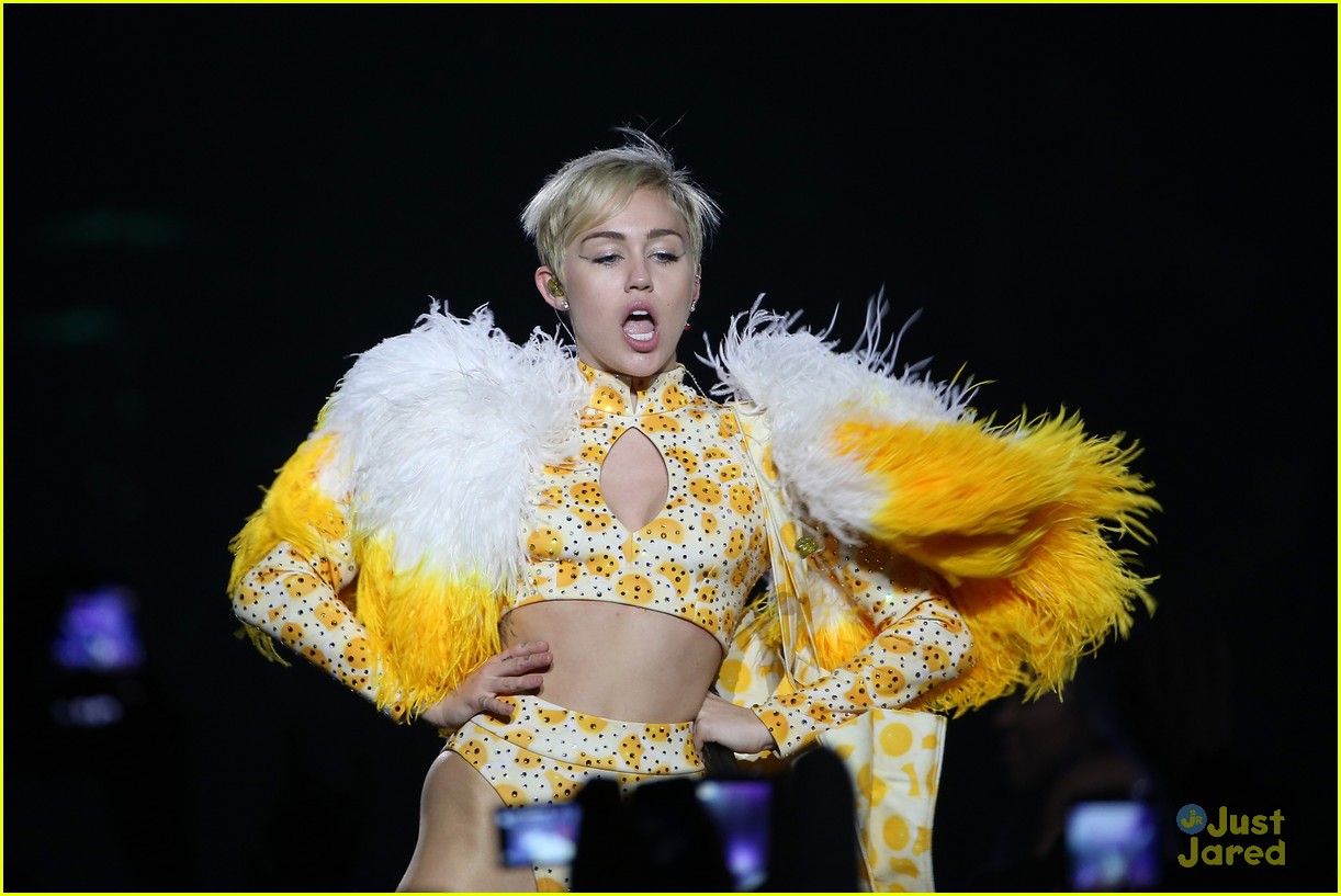 Miley Cyrus Goes on Sightseeing Boat Tour Down Under!