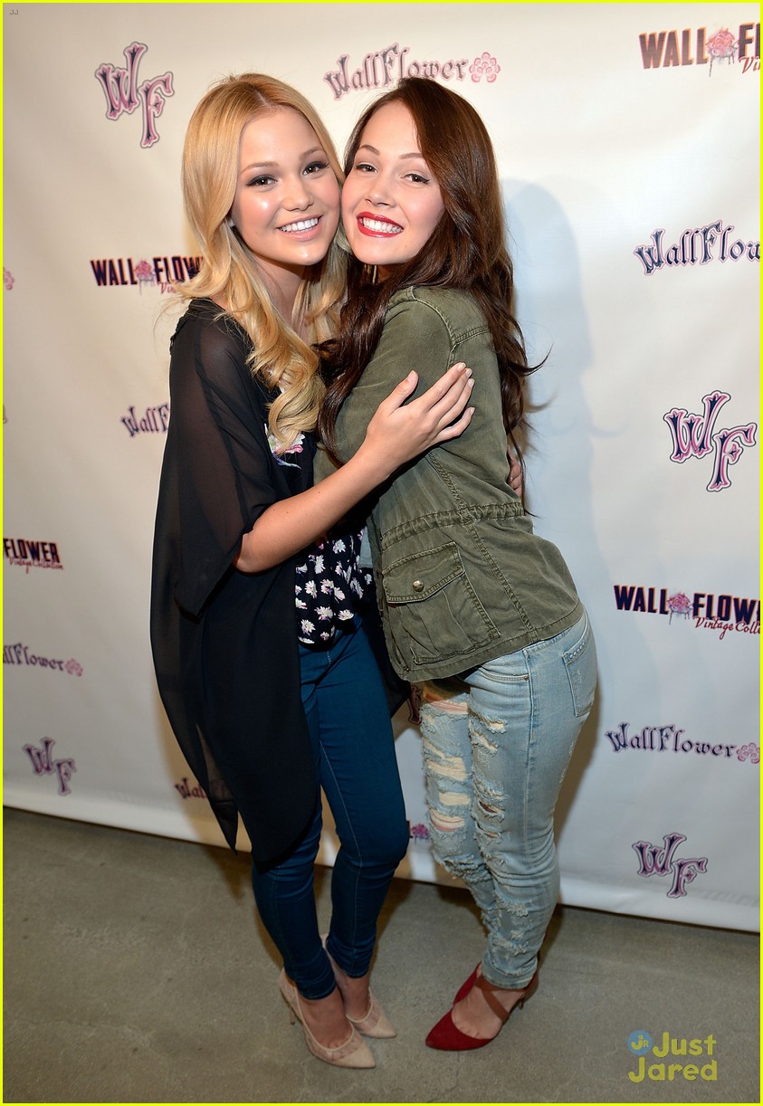 Olivia Holt Signs with Hollywood Records for Debut Album!
