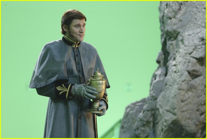 Hans Tries To Take Over Arendelle In New 'Once Upon A Time' - See The Stills!