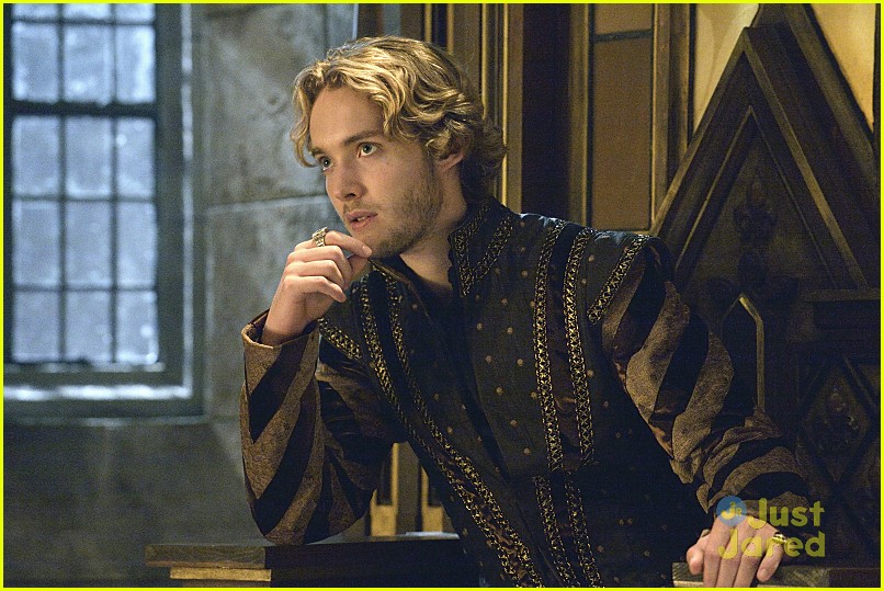 Leith Is Back In The Castle On Tonight's 'Reign'