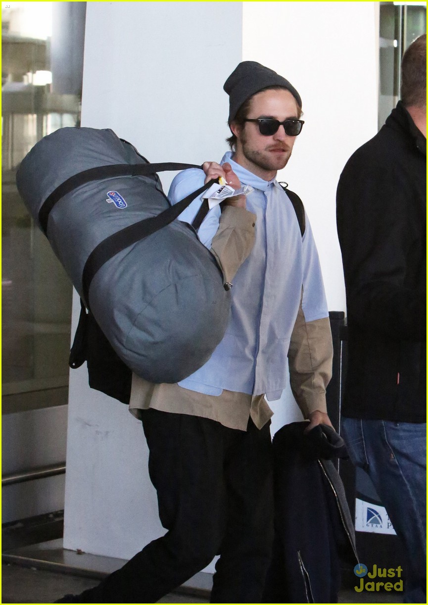 Robert Pattinson Arrives in Toronto for 'Idol's Eye' Filming