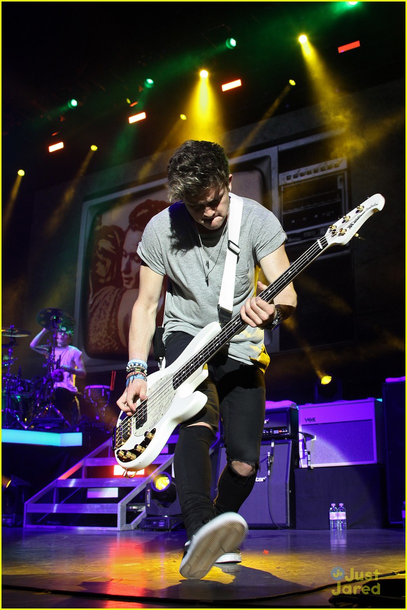 The Vamps Host 'Oh Cecilia' Sing-A-Long At Hammersmith Apollo - Watch It Here!