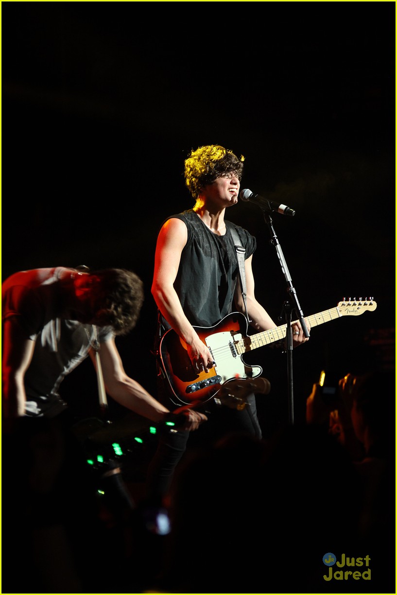 The Vamps Host 'Oh Cecilia' Sing-A-Long At Hammersmith Apollo - Watch It Here!