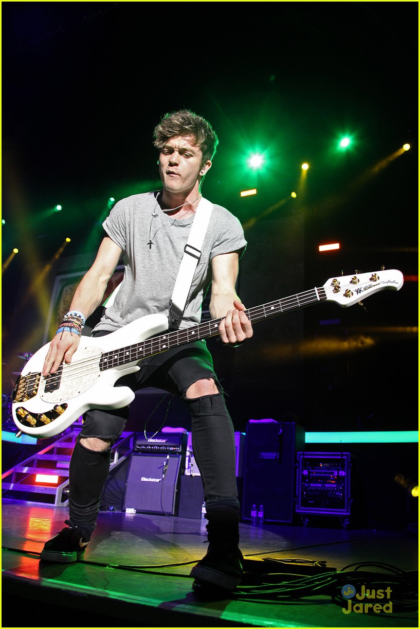 The Vamps Host 'Oh Cecilia' Sing-A-Long At Hammersmith Apollo - Watch It Here!