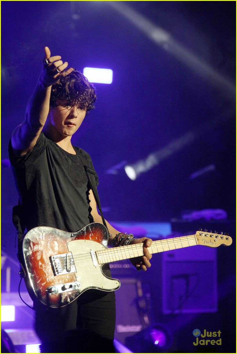 The Vamps Host 'Oh Cecilia' Sing-A-Long At Hammersmith Apollo - Watch It Here!