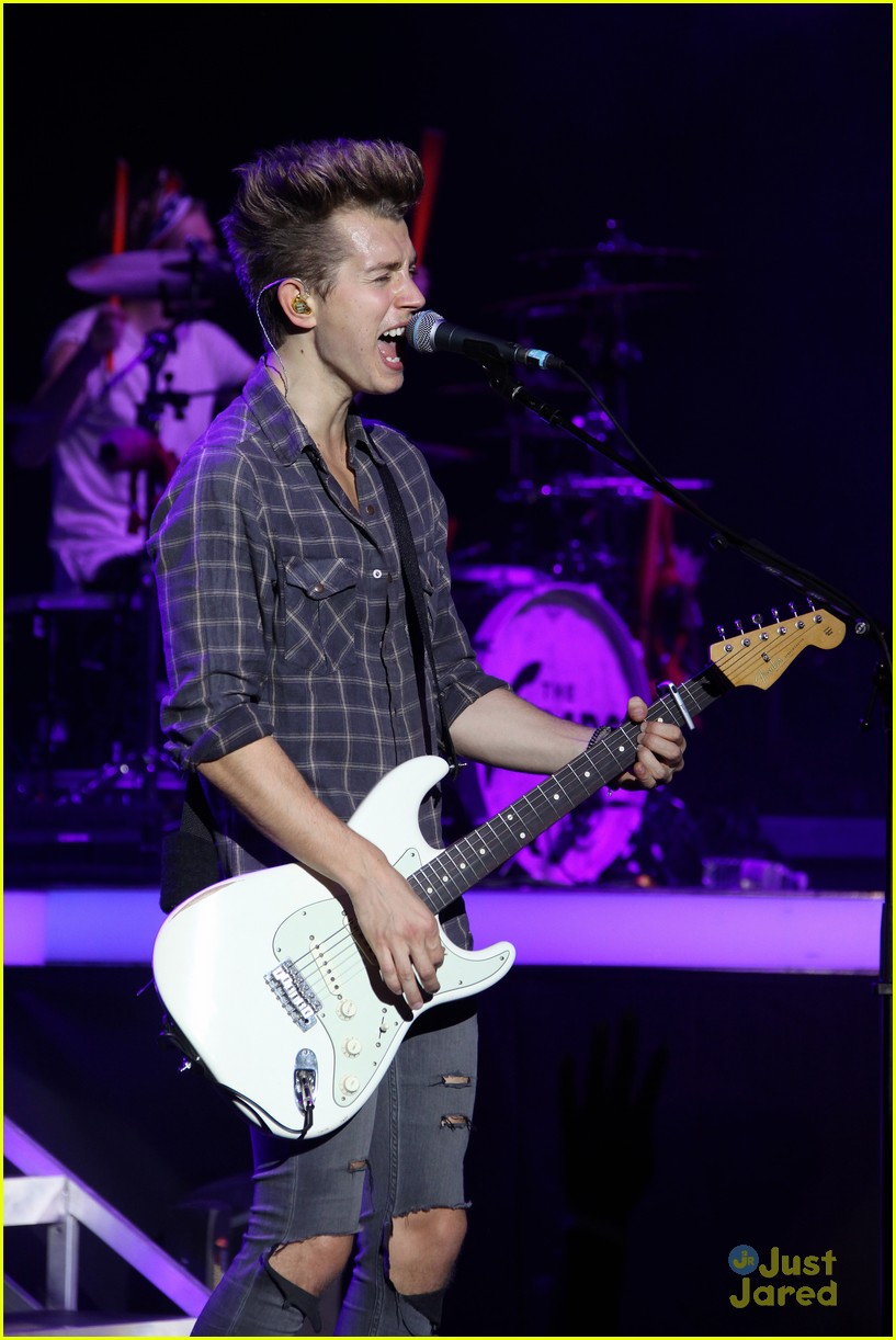 The Vamps Host 'Oh Cecilia' Sing-A-Long At Hammersmith Apollo - Watch It Here!