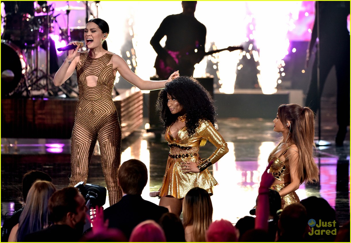 Ariana Grande Sings 'Bang Bang' with Nicki & Jessie at AMAs 2014! (Video)