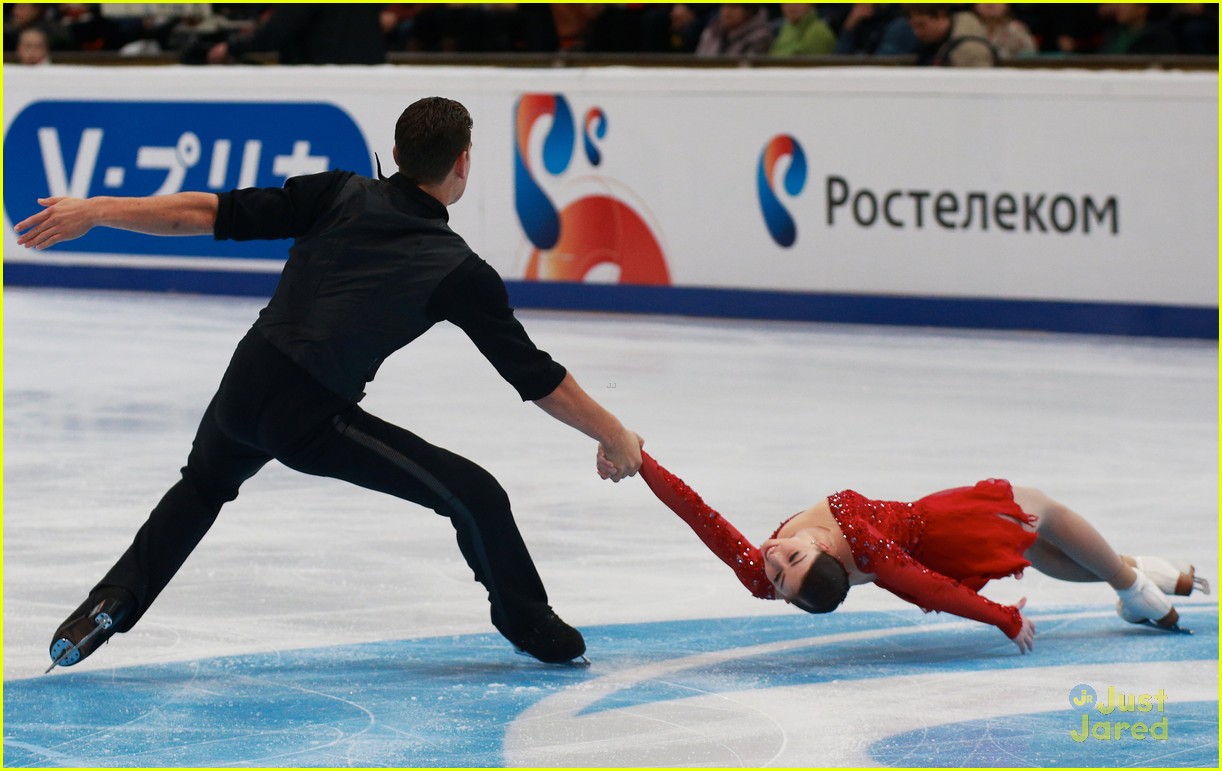 Ice Dancers Madison Chock & Evan Bates Claim Rostelecom Cup Title