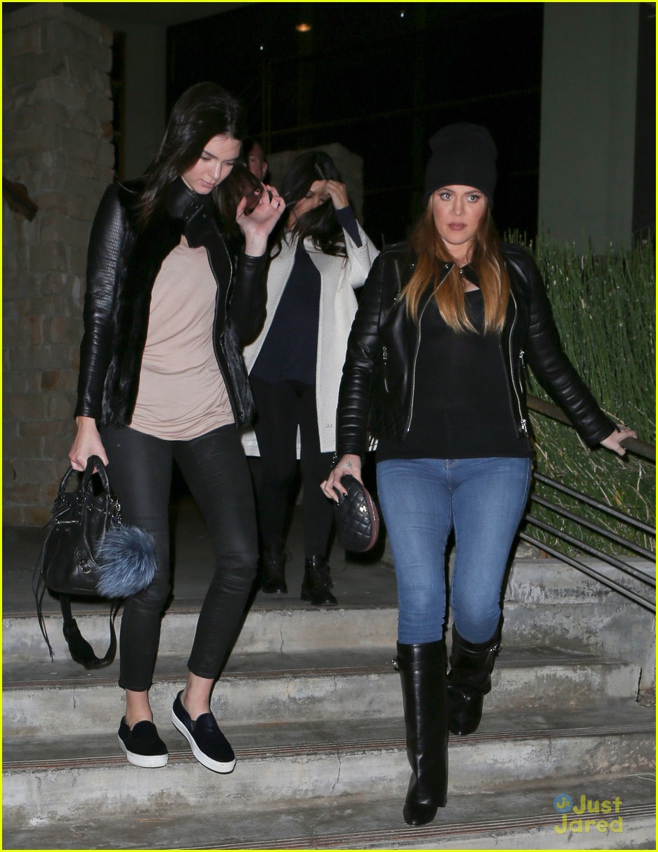 Kendall & Kylie Jenner Catch Up With Khloe & Kourtney Kardashian at Dinner