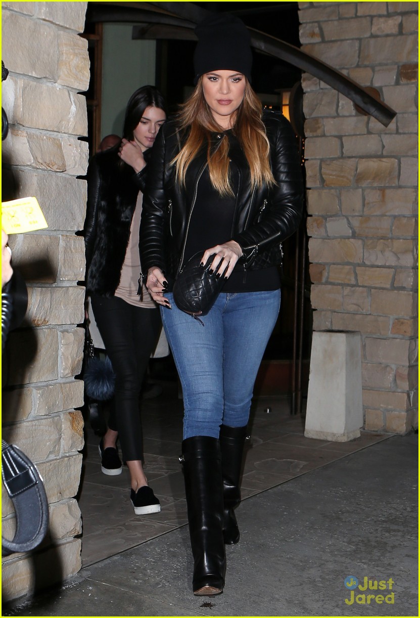 Kendall & Kylie Jenner Catch Up With Khloe & Kourtney Kardashian at Dinner