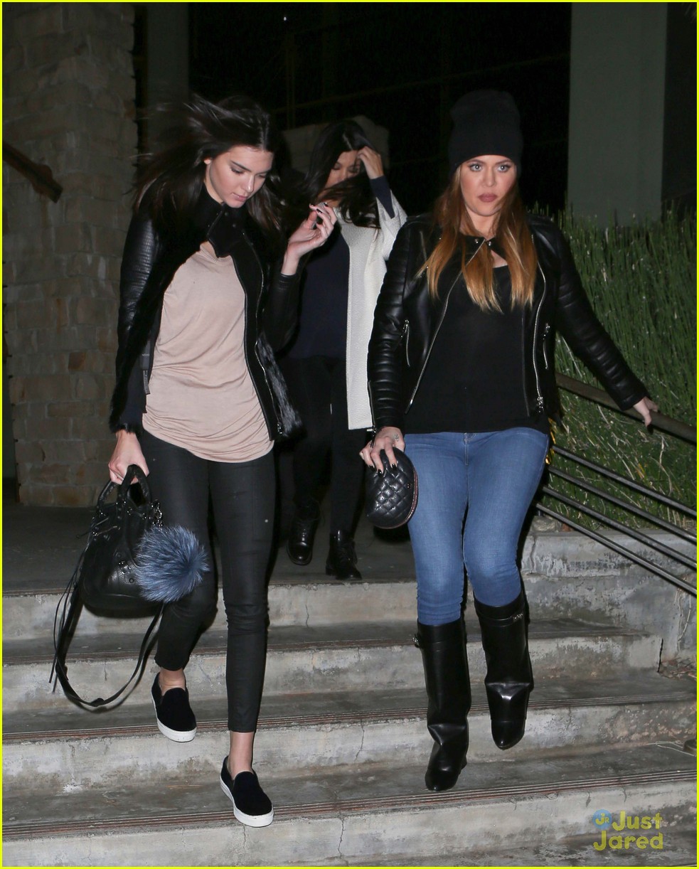 Kendall & Kylie Jenner Catch Up With Khloe & Kourtney Kardashian at Dinner