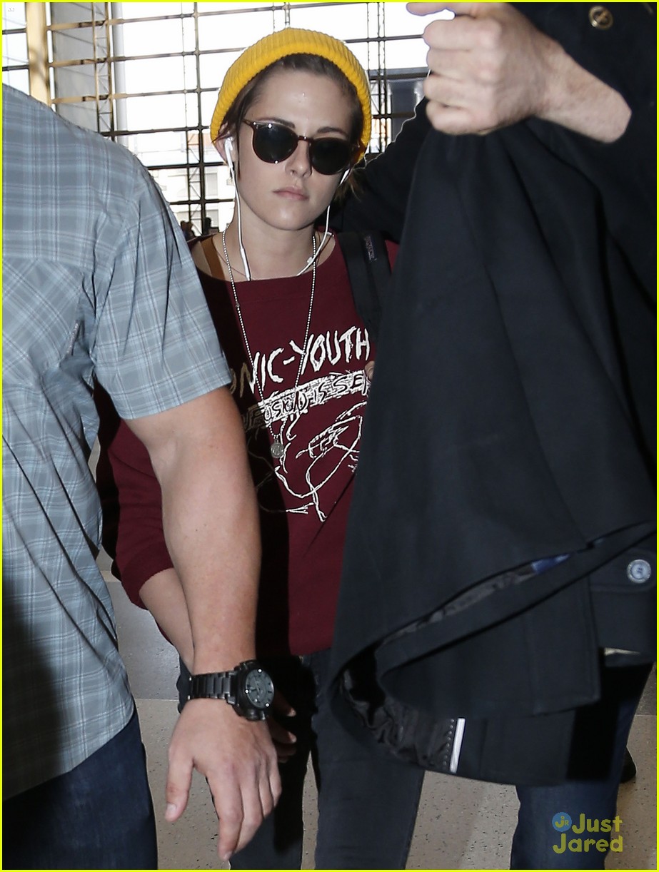 Kristen Stewart Jets Out of L.A. After Partying at Riley Keough's Bachelorette Party!
