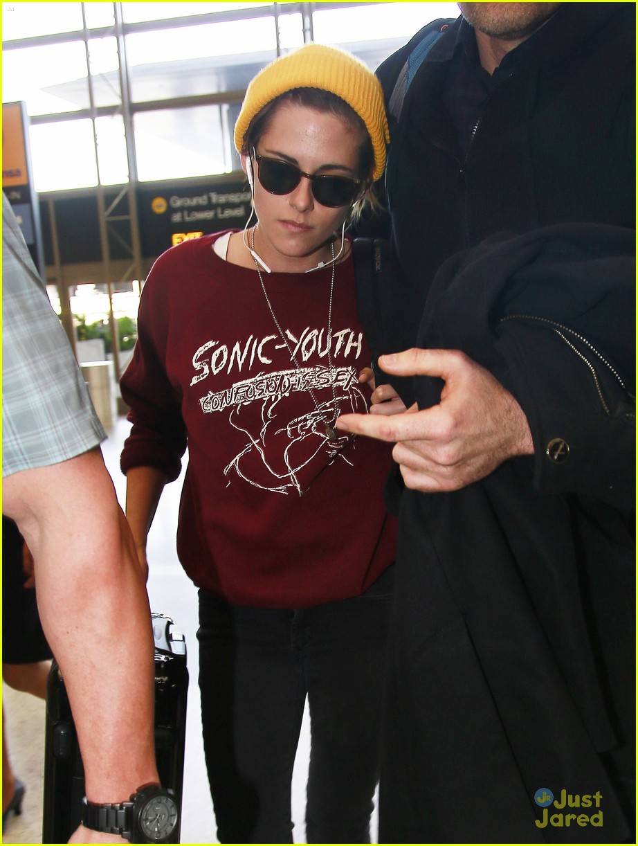 Kristen Stewart Jets Out of L.A. After Partying at Riley Keough's Bachelorette Party!