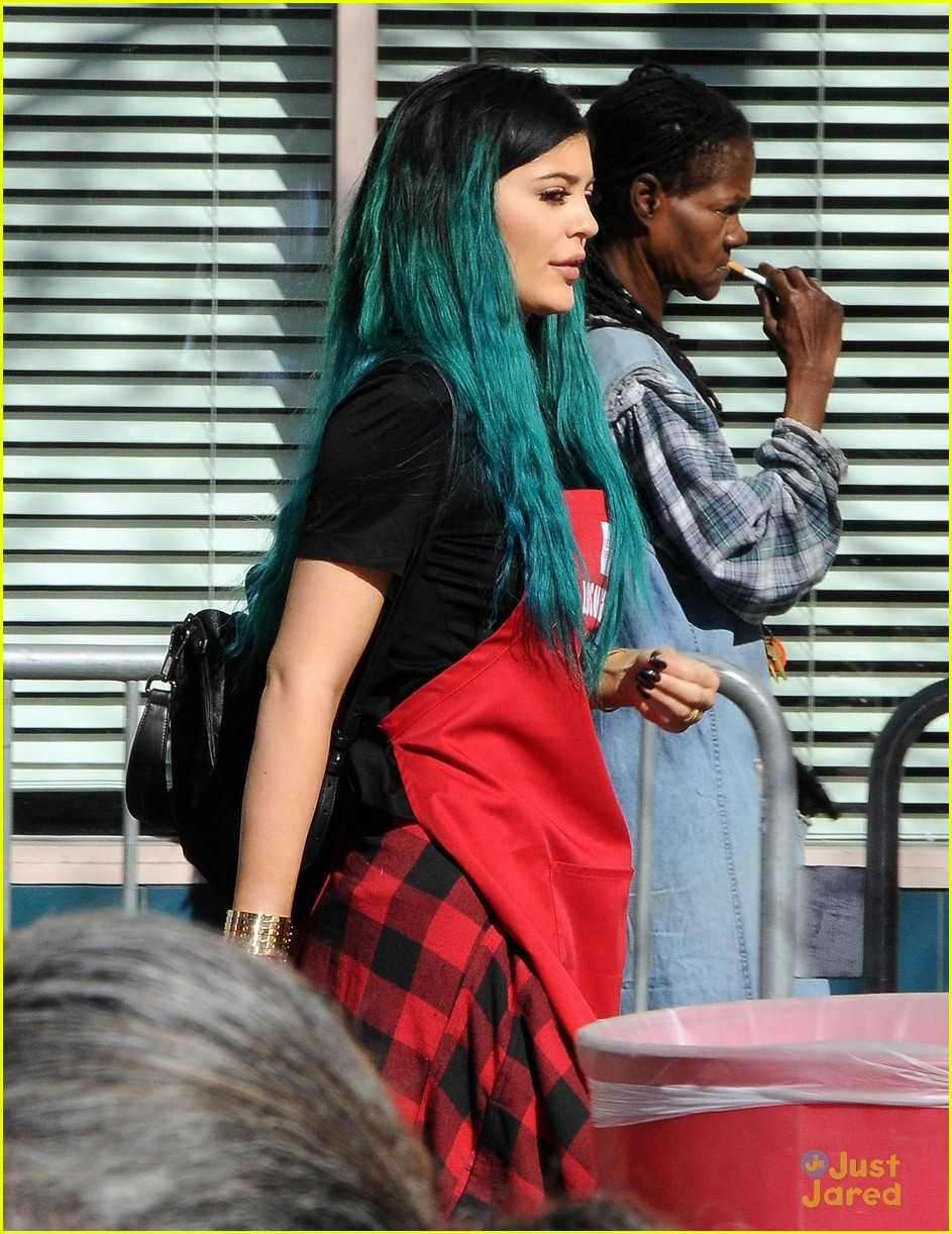 Kylie Jenner & Tyga Feed the Hungry Together Before Thanksgiving