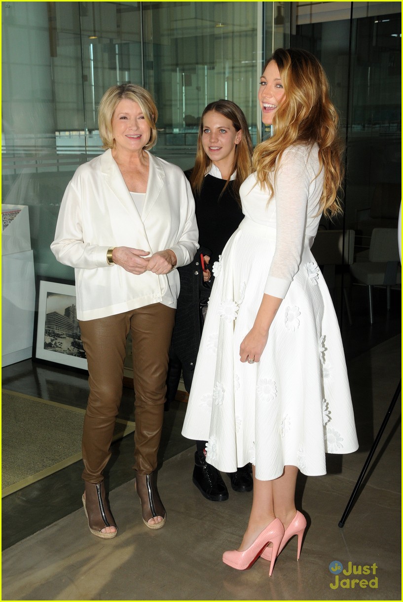 Pregnant Blake Lively Bring Baby Bump to American Made Summit