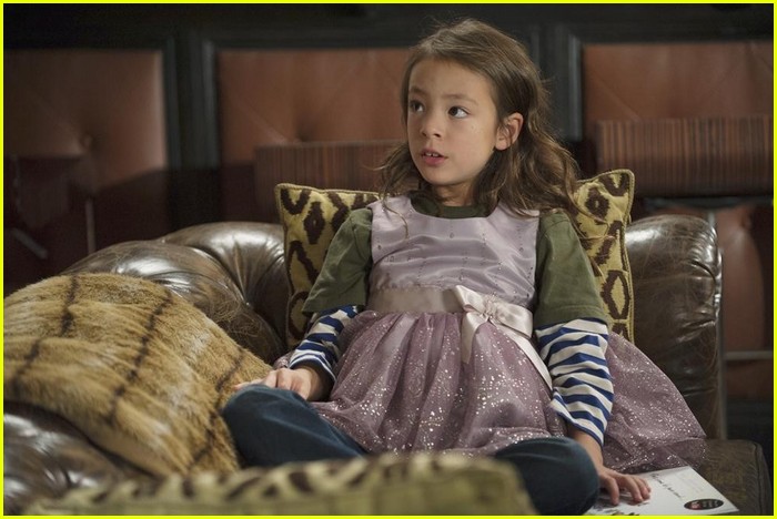 Thanksgiving Dinner Is Just A Mess on 'Modern Family' - See The Pics!