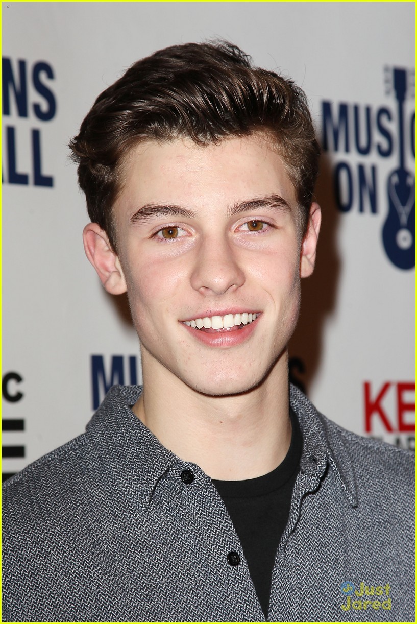Nick Jonas & Shawn Mendes Perform for a Good Cause in NYC!