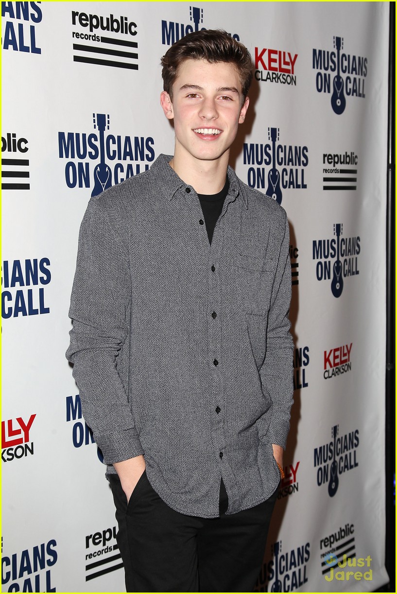 Nick Jonas & Shawn Mendes Perform for a Good Cause in NYC!