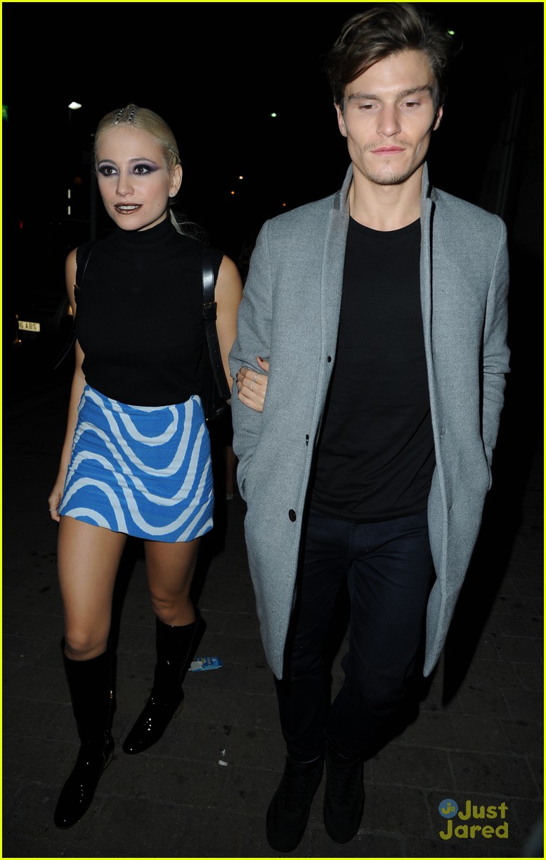 Pixie Lott Shines In Blue at Radio Forth Awards 2014