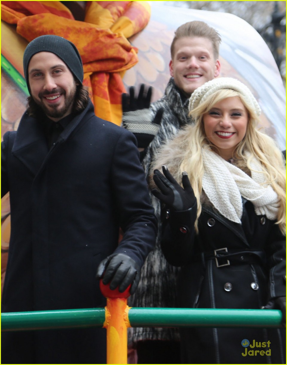 Pentatonix Sing 'Santa Claus Is Coming To Town' at Macy's Thanksgiving Day Parade - Watch Here!