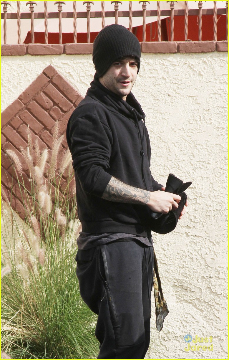 Sadie Robertson Brings Blankets For Holiday Blanket Drive Ahead of DWTS Practice