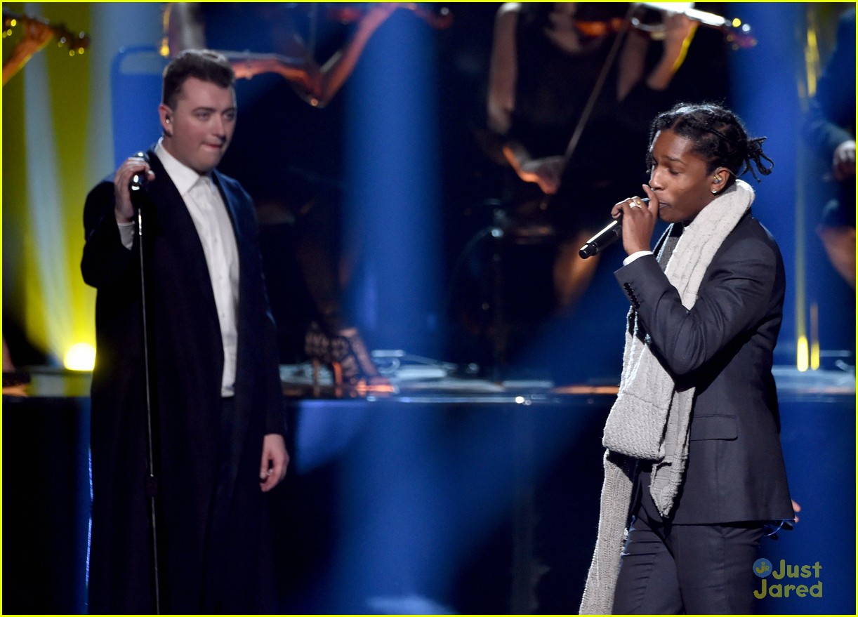 Sam Smith Hits the Stage at AMAs 2014 (Video)