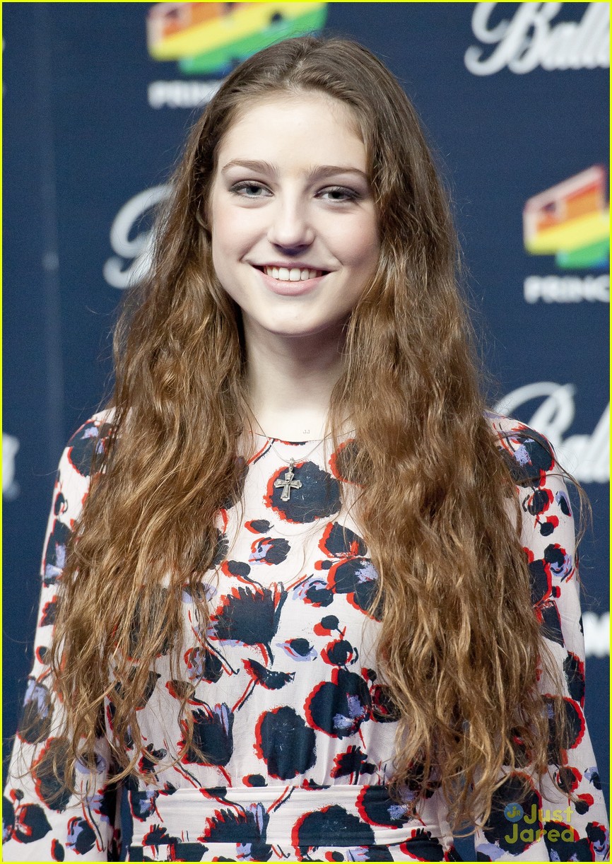 Birdy Beats Out Ariana Grande & Lorde For Los Principales Award