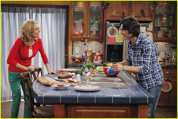 Avery, Tyler & Chloe Discover The True Meaning of Christmas on Tonight's 'Dog With A Blog'