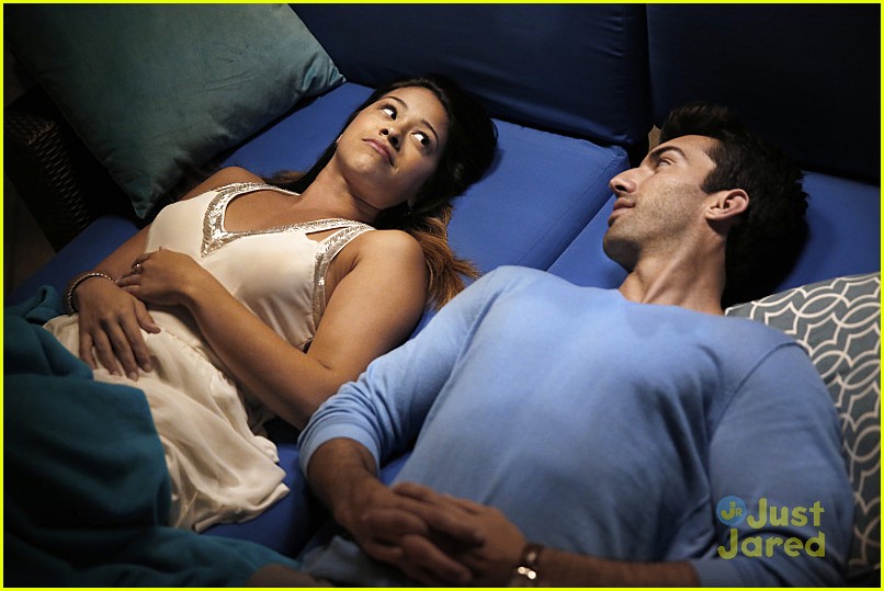 There's No New 'Jane The Virgin' Tonight - But We Have Jane & Rafael Cuteness To Hold Us Over