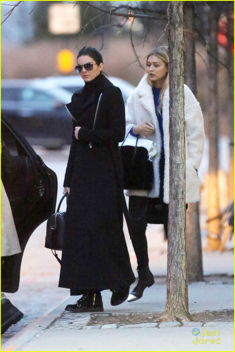 Kendall Jenner, Gigi Hadid, & Hailey Baldwin Are Inseparable After Photo Shoot in NYC