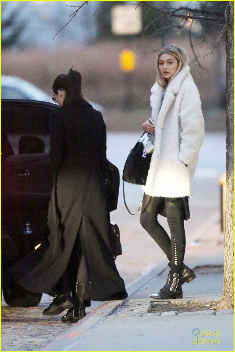 Kendall Jenner, Gigi Hadid, & Hailey Baldwin Are Inseparable After Photo Shoot in NYC