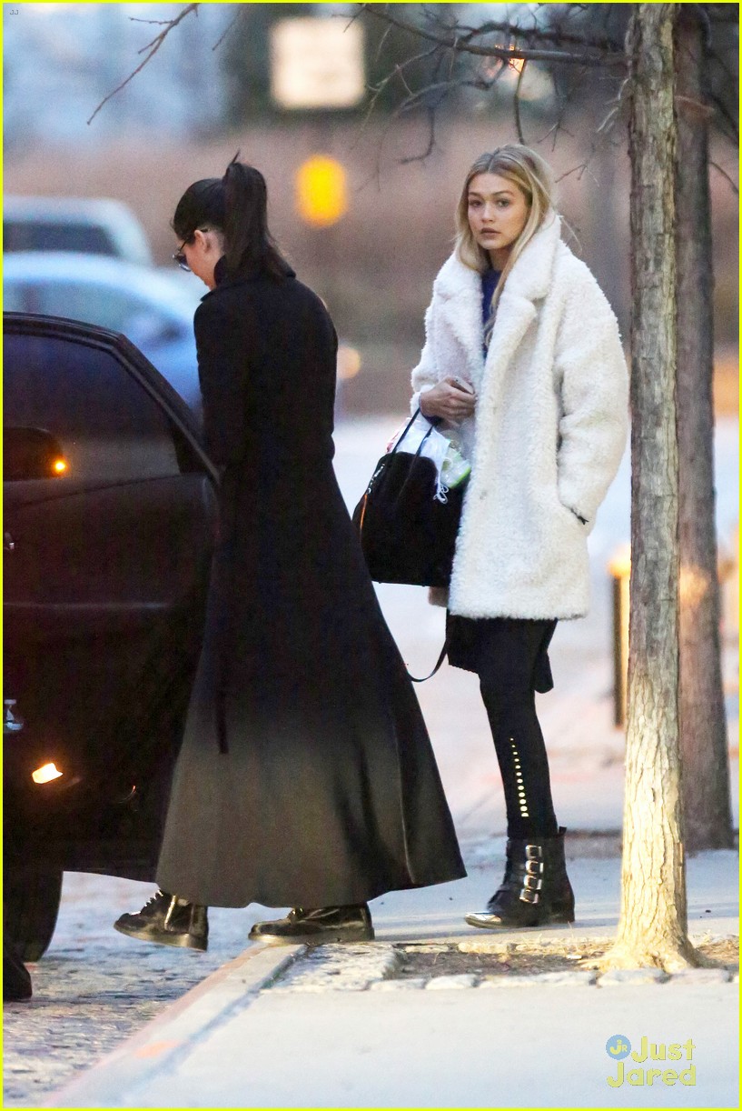 Kendall Jenner, Gigi Hadid, & Hailey Baldwin Are Inseparable After Photo Shoot in NYC