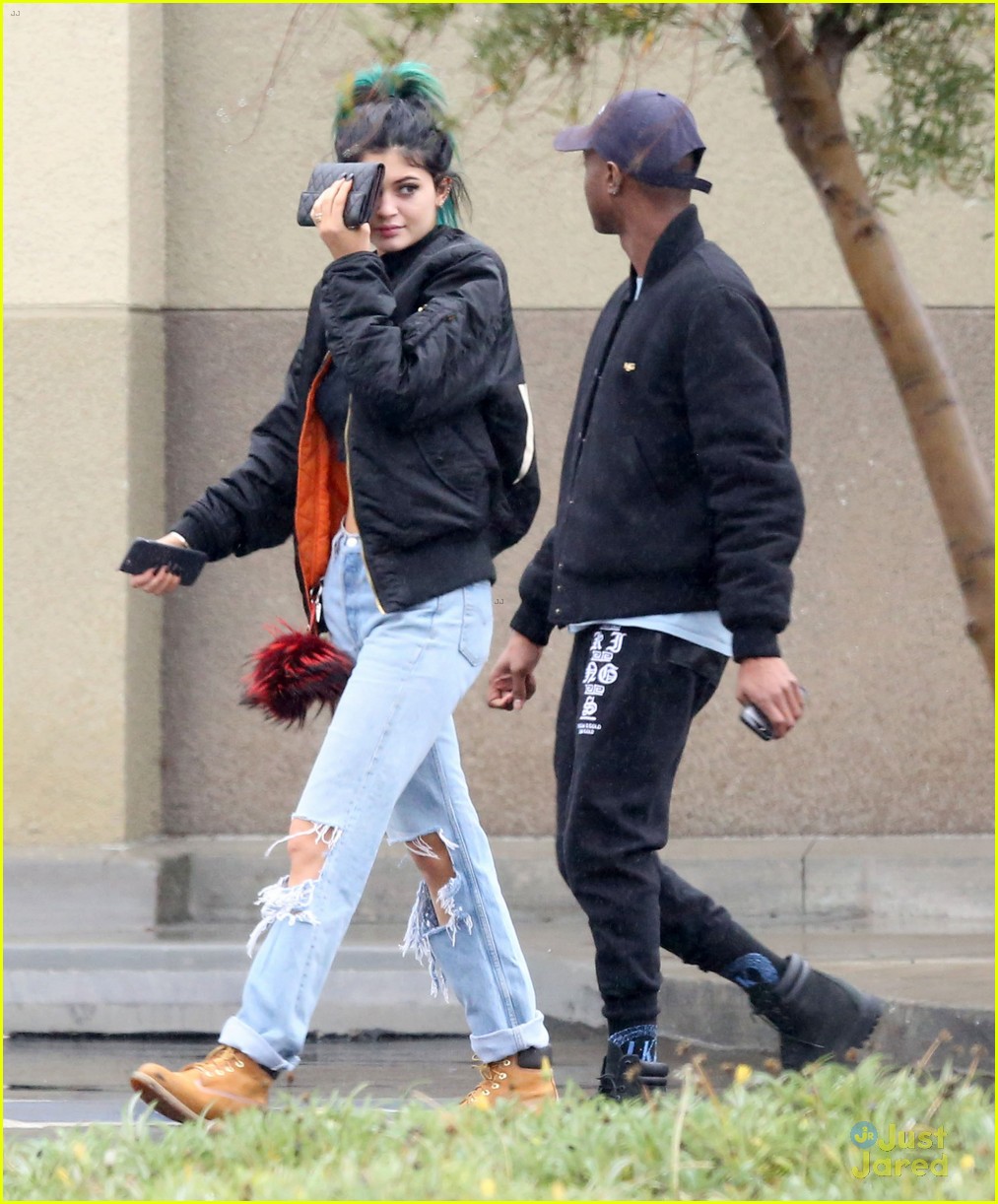 Kendall Jenner Goes Back Home After Karl Lagerfield Show in Austria