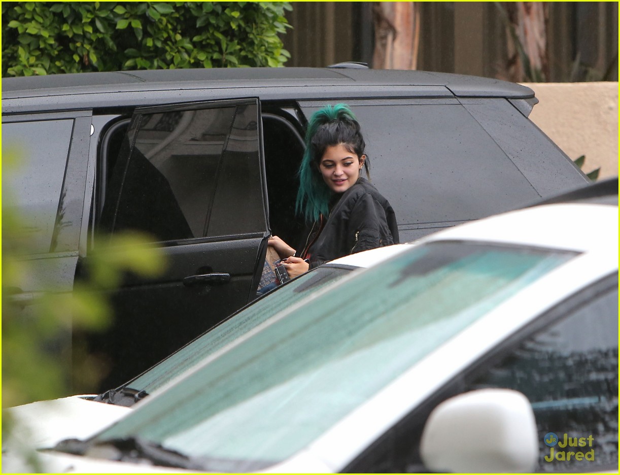 Kendall Jenner Goes Back Home After Karl Lagerfield Show in Austria