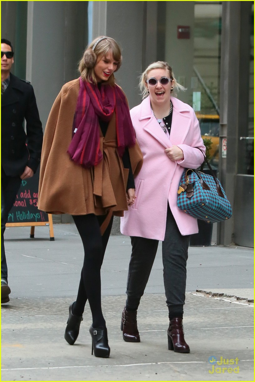 Taylor Swift & Lena Dunham Are the Most Adorable BFFs