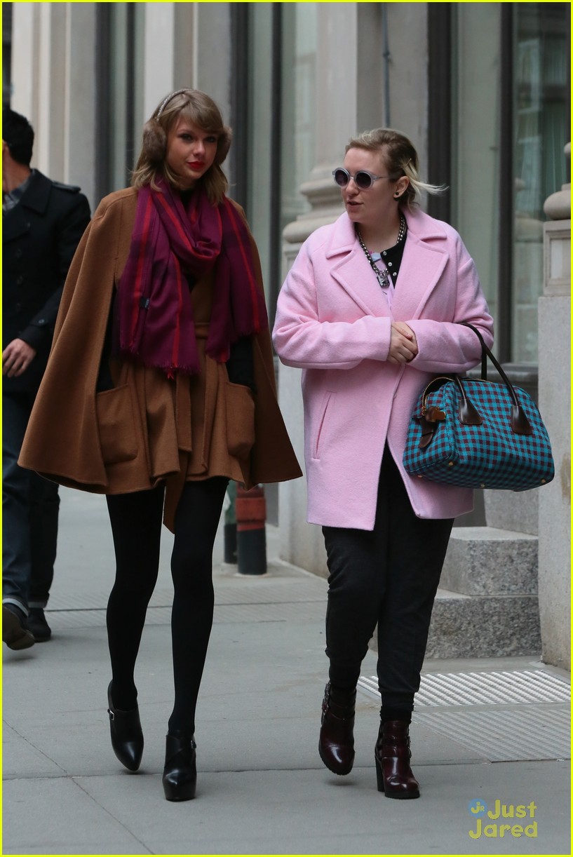 Taylor Swift & Lena Dunham Are the Most Adorable BFFs